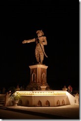 0025 - Vienviane, Proximité Mekong, Statue roi Anouvong