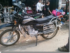 0216c - Luang Prabang, Changement moto