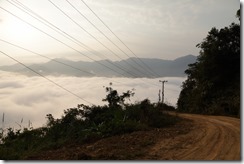 0241 - Pak Beng vers Houay Xai, Proximitéé Pak Beng, Vu sur les nuages au dessus du Mekong