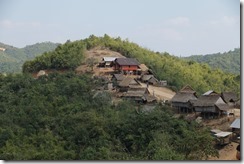 0355 - Luang Namtha vers Oudom Xay, Village